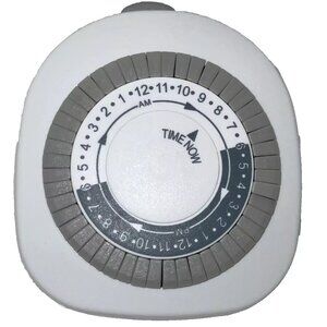 Utilitech 1-Outlet Indoor Daily Timer Mechanical 0148297 TM01DHBL